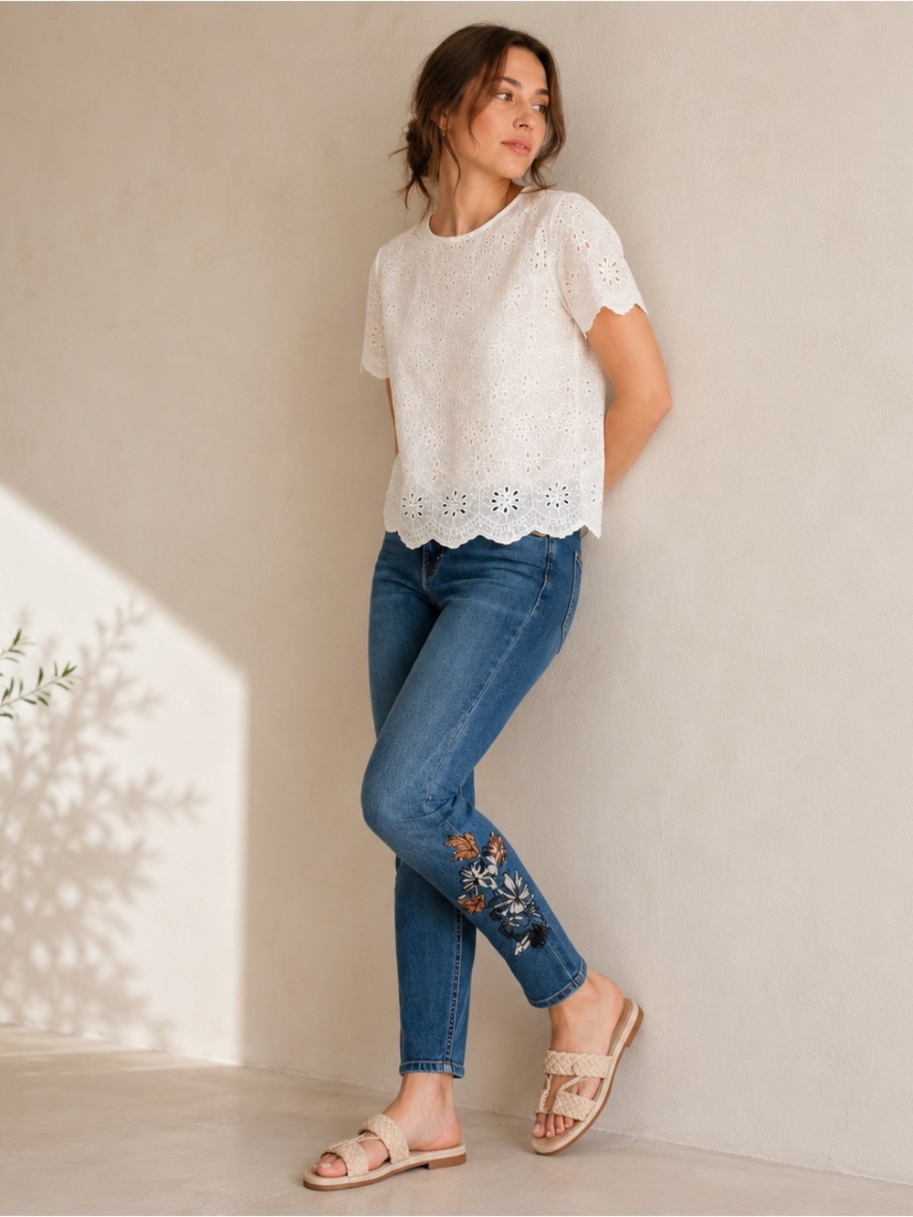 Skye’s the Limit Embroidered Skinny Jeans Dark Wash Size 4 | Floral Embroidered
